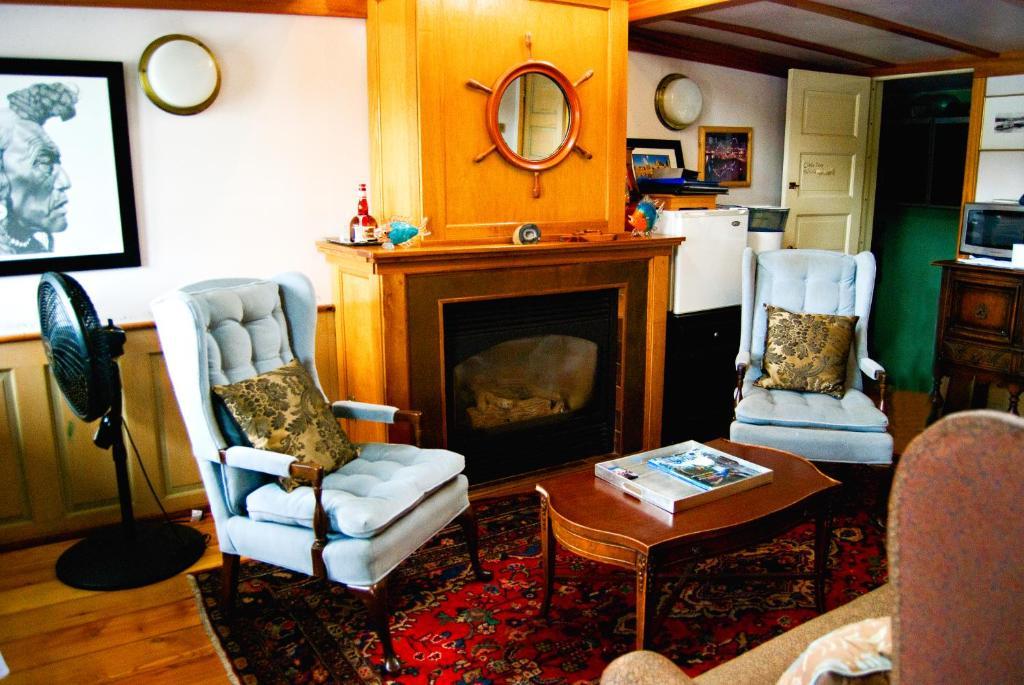 The Covington Houseboat Bed & Breakfast Сейнт Пол Екстериор снимка