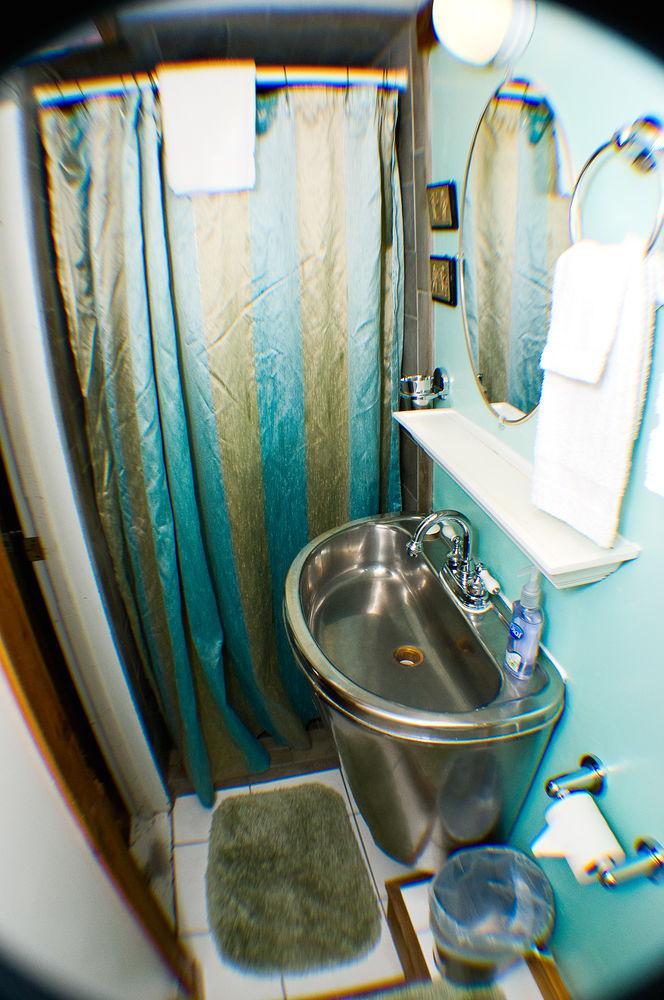The Covington Houseboat Bed & Breakfast Сейнт Пол Екстериор снимка