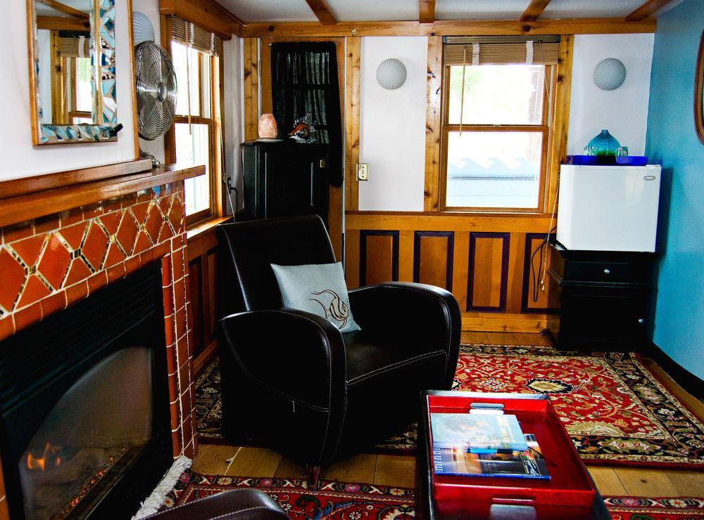 The Covington Houseboat Bed & Breakfast Сейнт Пол Екстериор снимка