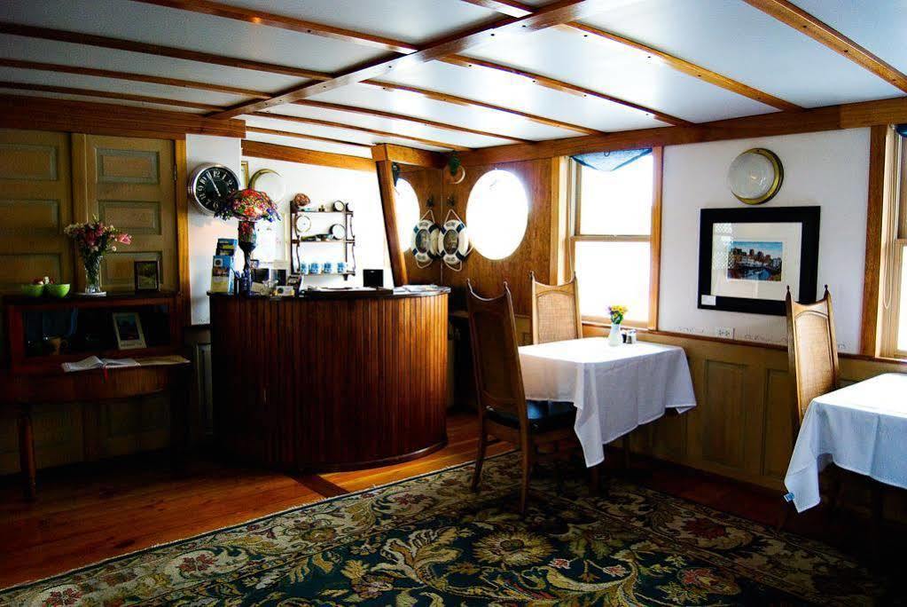The Covington Houseboat Bed & Breakfast Сейнт Пол Екстериор снимка