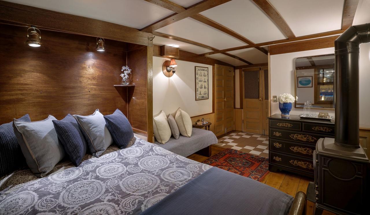 The Covington Houseboat Bed & Breakfast Сейнт Пол Екстериор снимка