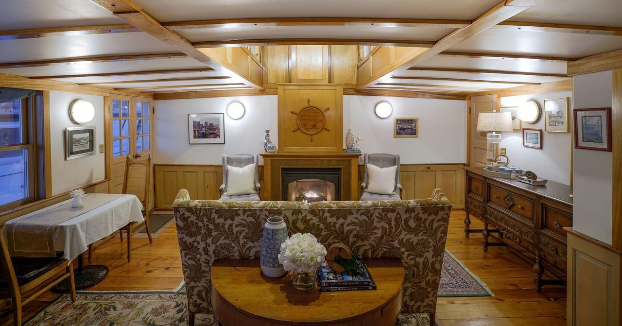 The Covington Houseboat Bed & Breakfast Сейнт Пол Екстериор снимка