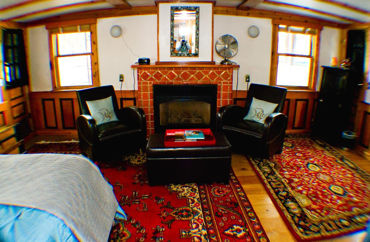 The Covington Houseboat Bed & Breakfast Сейнт Пол Екстериор снимка